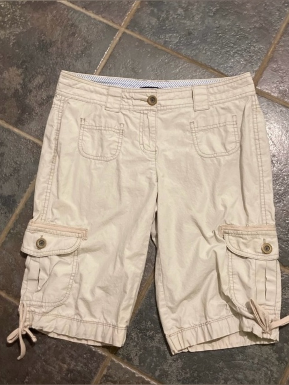 Tommy Hilfiger Women’s Cargo Bermuda Shorts - Cream Size 6